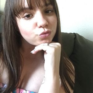 Meet your Posher, Claire